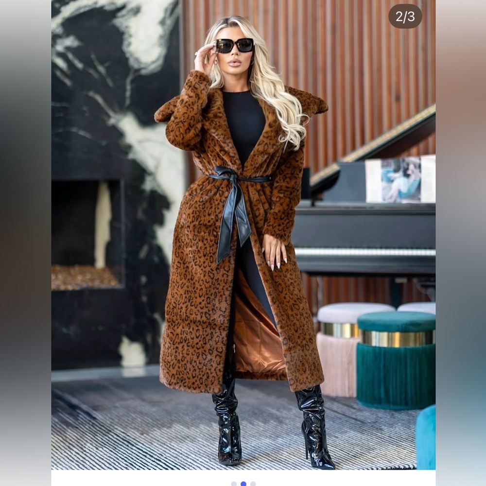 Fashion Nova Night At The Met Faux Fur Coat XS New with tags - Picture 1 of 8